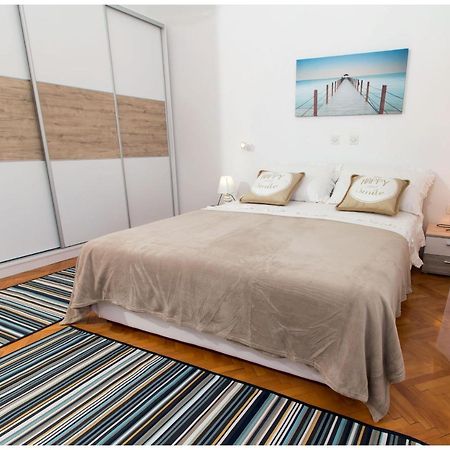 Large Apartment Between Split And Trogir คาชเตลา ภายนอก รูปภาพ