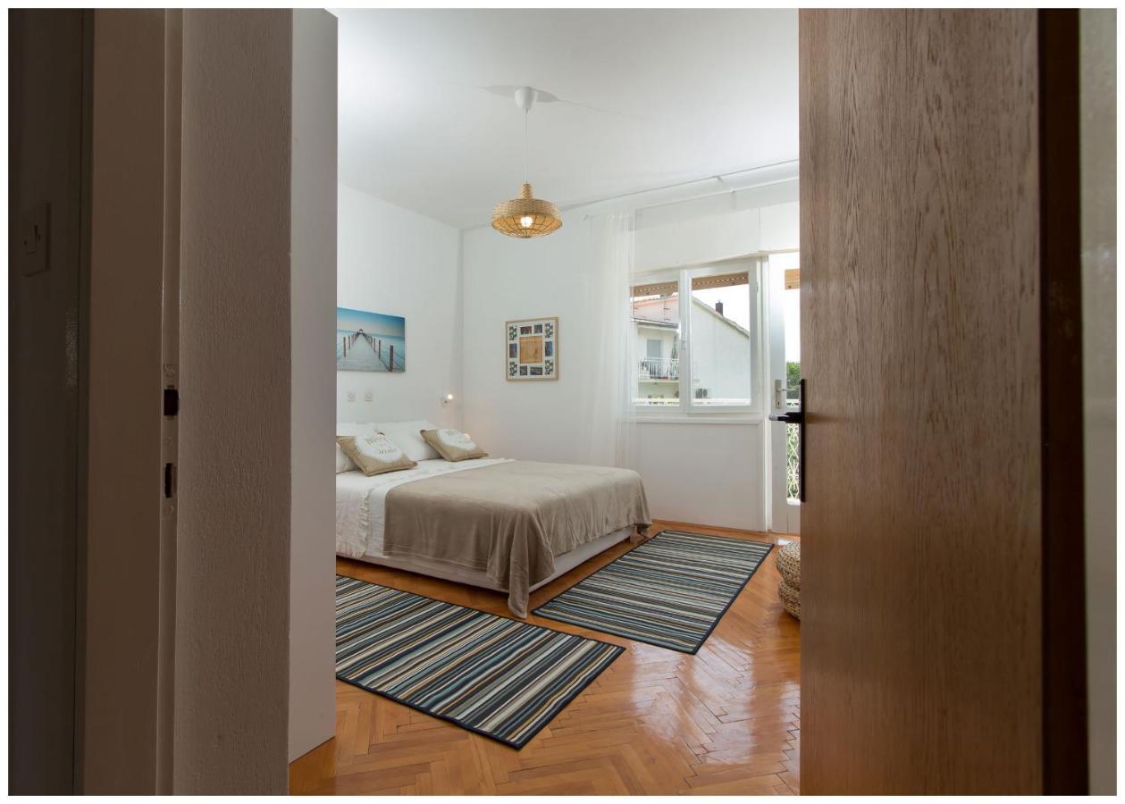 Large Apartment Between Split And Trogir คาชเตลา ภายนอก รูปภาพ
