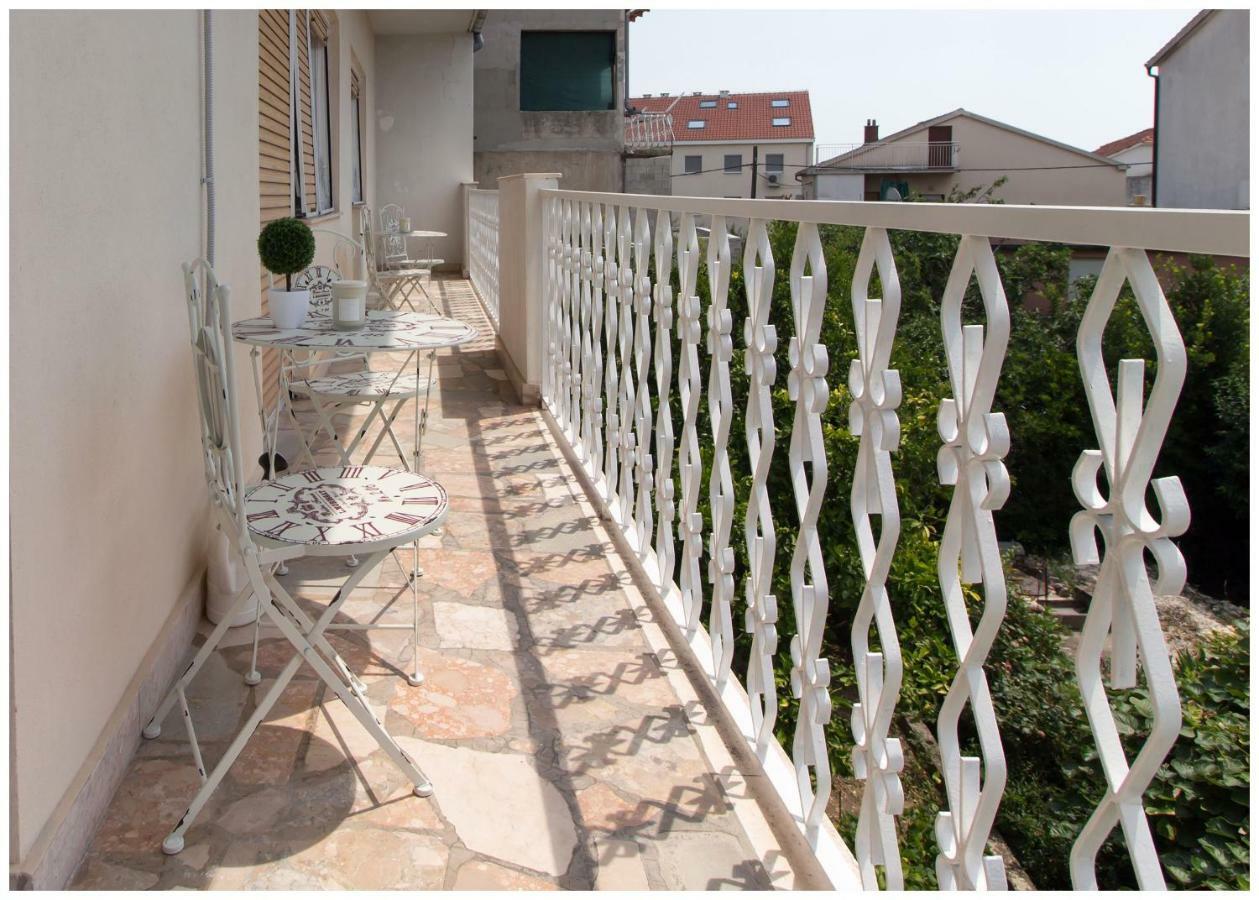 Large Apartment Between Split And Trogir คาชเตลา ภายนอก รูปภาพ