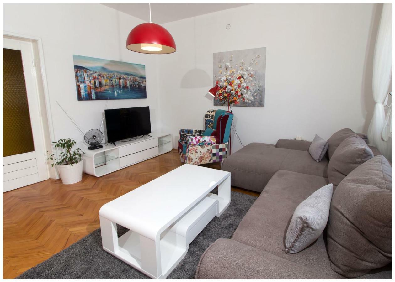 Large Apartment Between Split And Trogir คาชเตลา ภายนอก รูปภาพ